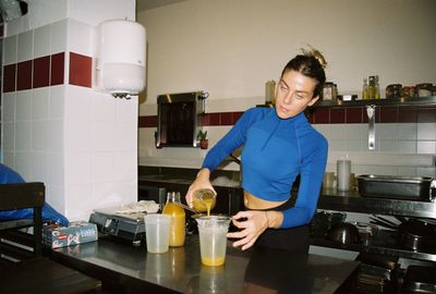 Sinead McInerney pouring broth into paper cups in the RIPE Lifestyle Europe Lisbon kitchen